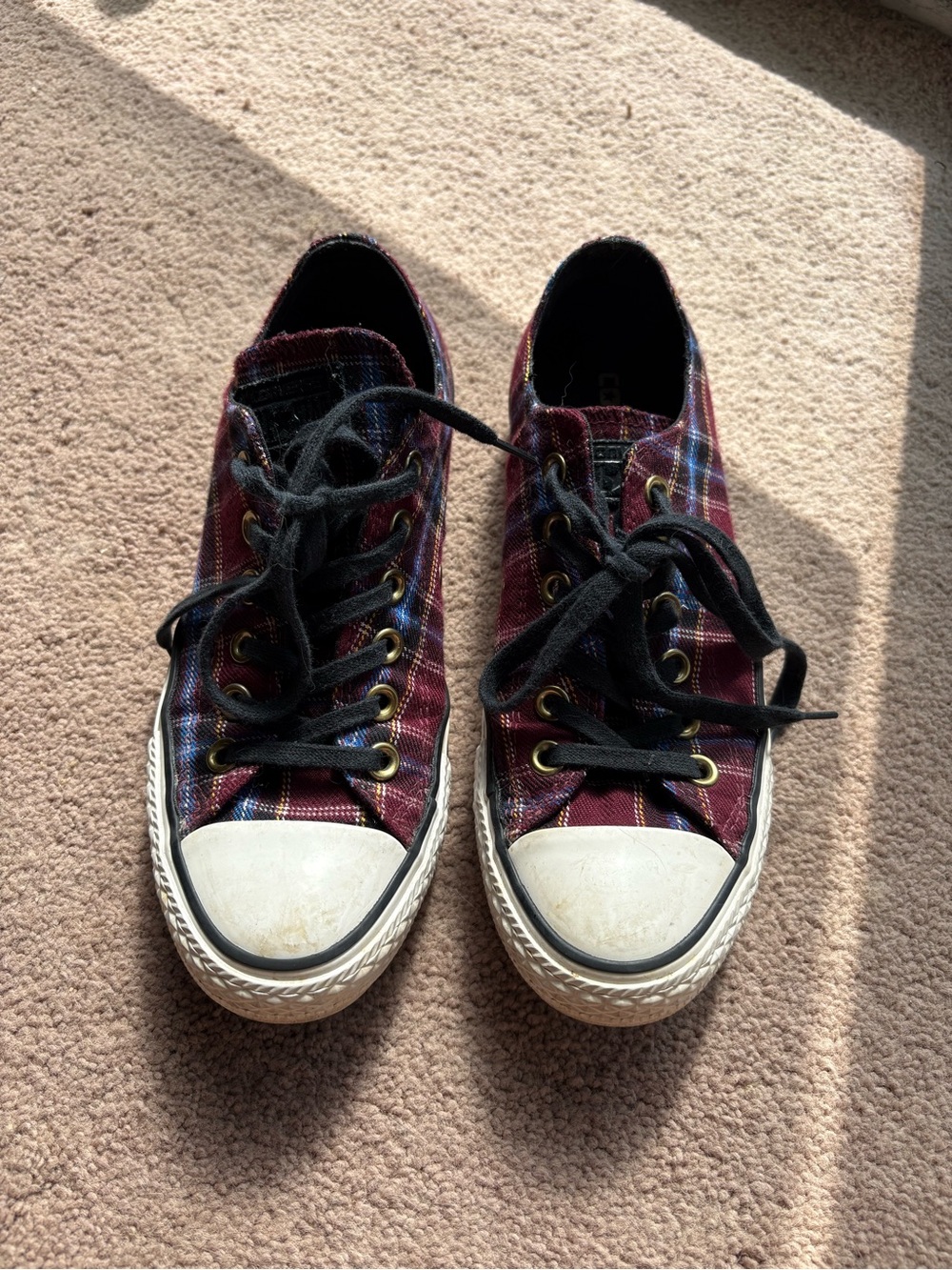 Plaid Low-Top ConverseSneakers - Burgundy and Black